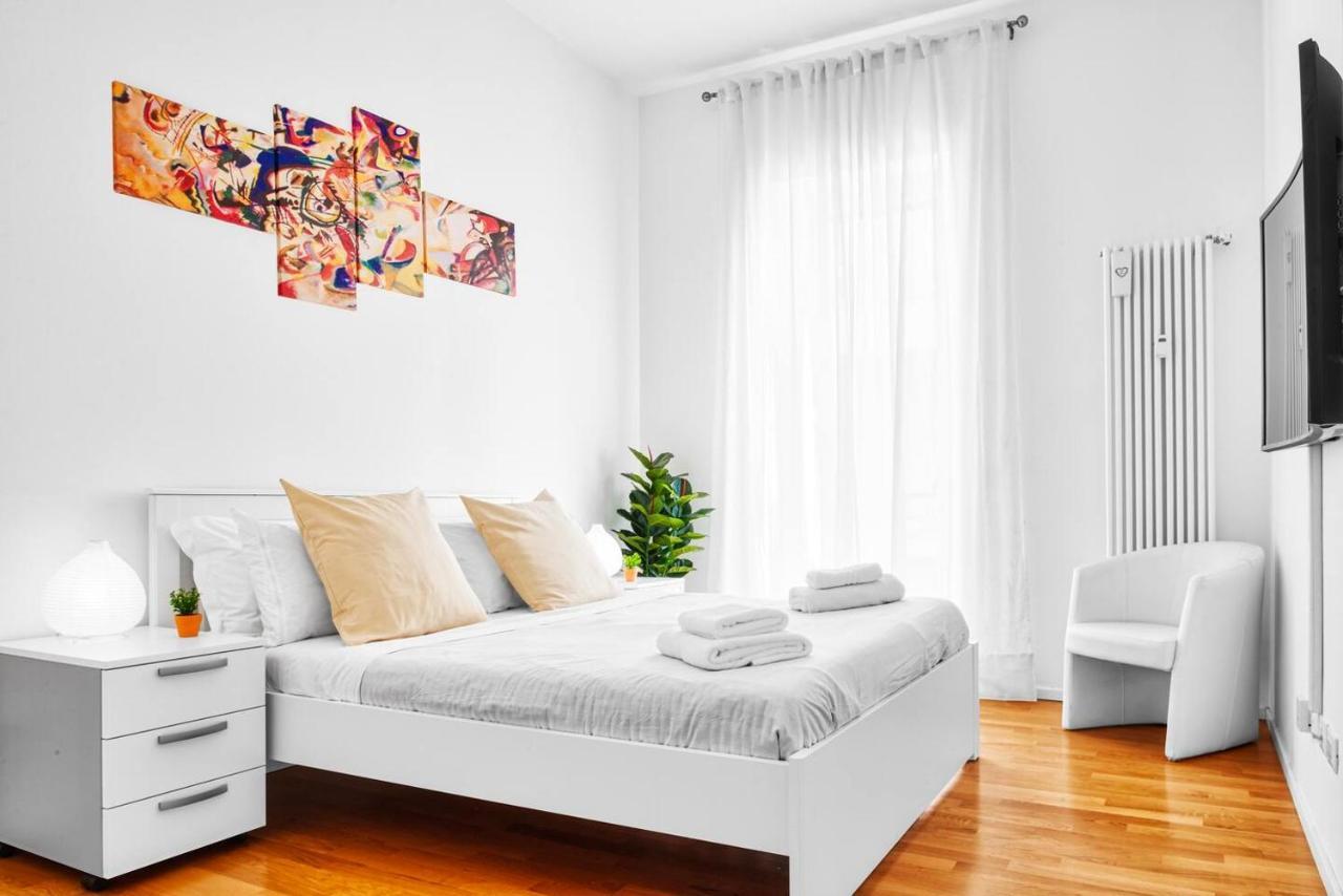 3 Bedrooms Apartment Милан Экстерьер фото