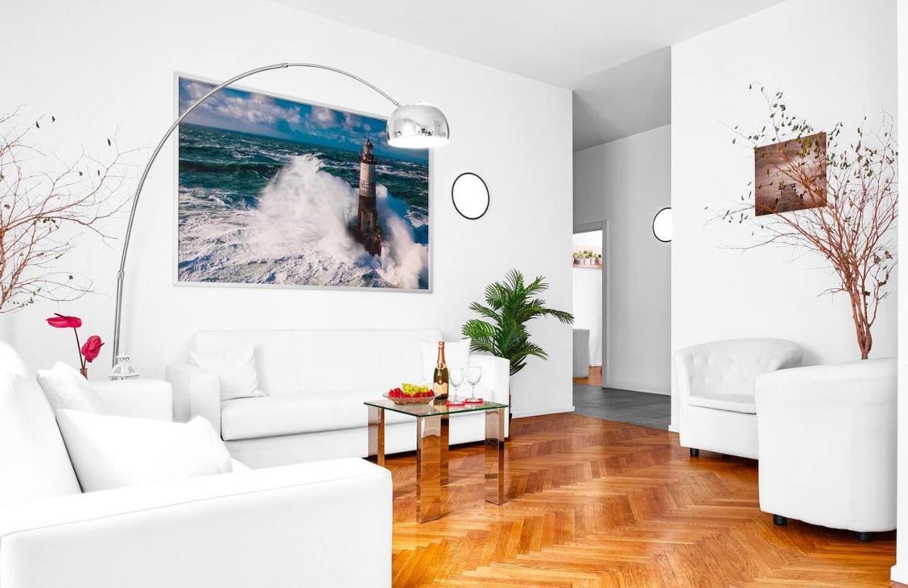 3 Bedrooms Apartment Милан Экстерьер фото